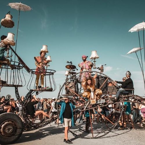 Festival Étonnants Randonneurs, Le festival du pas de côté 1