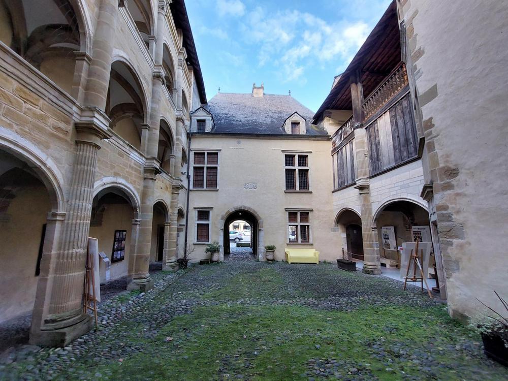 Maison Carrée Nay 1