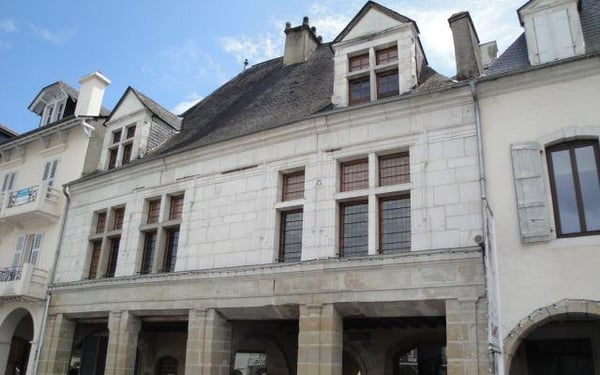 Maison Carrée Nay