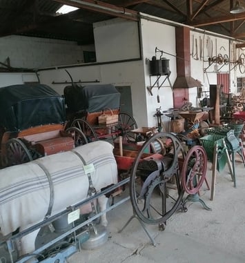 Visite guidée d'un musée d'outils anciens