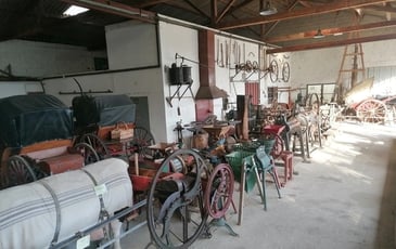 Visite guidée d'un musée d'outils anciens