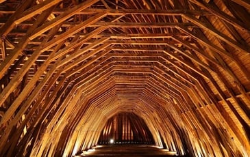 Visite guidée flash d'une charpente unique en France