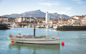 Promenade dans la baie à bord de la chaloupe : « Alba »