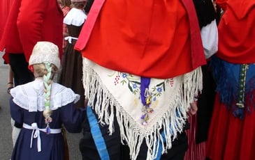 Exposition « Pièces et costumes ossalois, sous le regard du peintre Hervé Chambron »