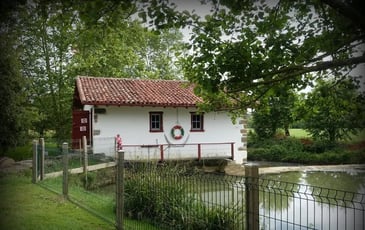 Visite commentée d'un moulin à eau rénové.
