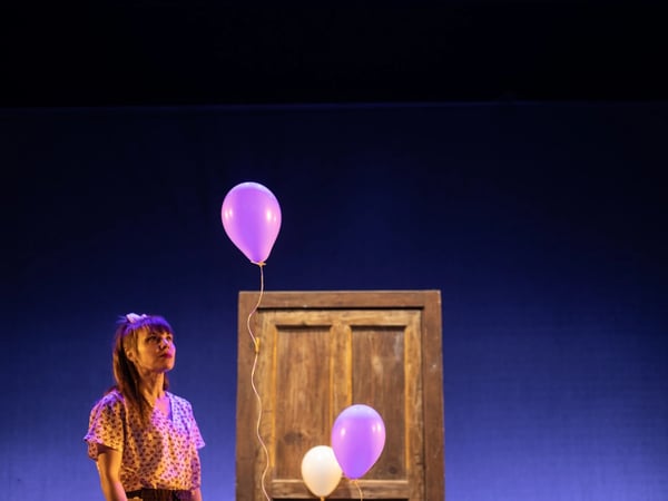 Théâtre visuel et musical en direct : Atearen Bestaldean